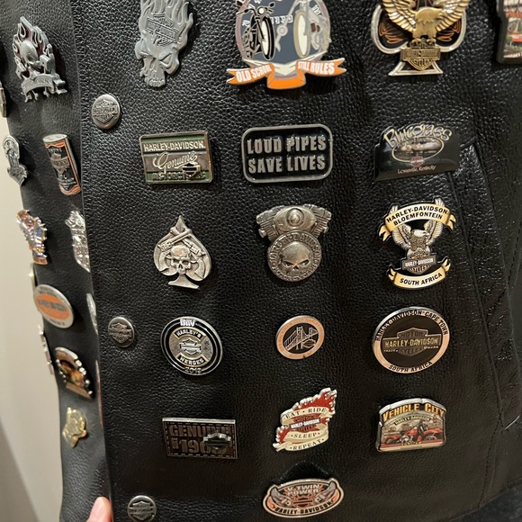Harley Davidson Vest with Pins - Picture 8 of 10